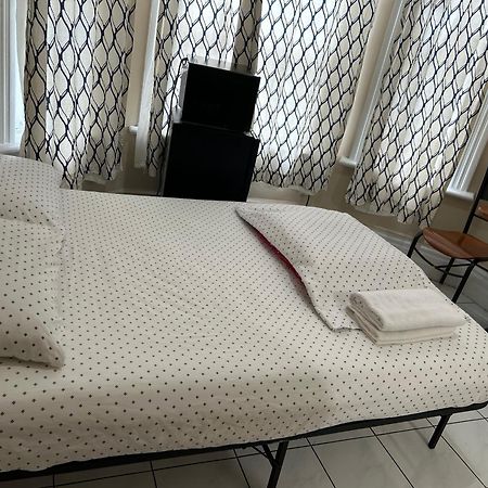 586 Hotel Торонто Екстериор снимка