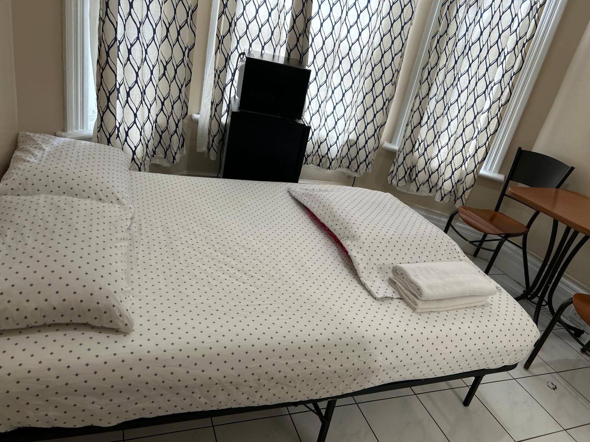 586 Hotel Торонто Екстериор снимка